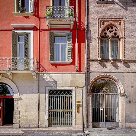 Tra Piazza Erbe E Piazza Bra Raffinata Maison Hotel Verona Luaran gambar